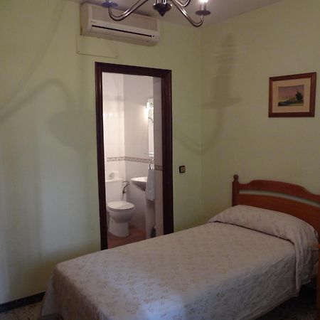 Sanlúcar la Mayor Hostal San Pedro מראה חיצוני תמונה