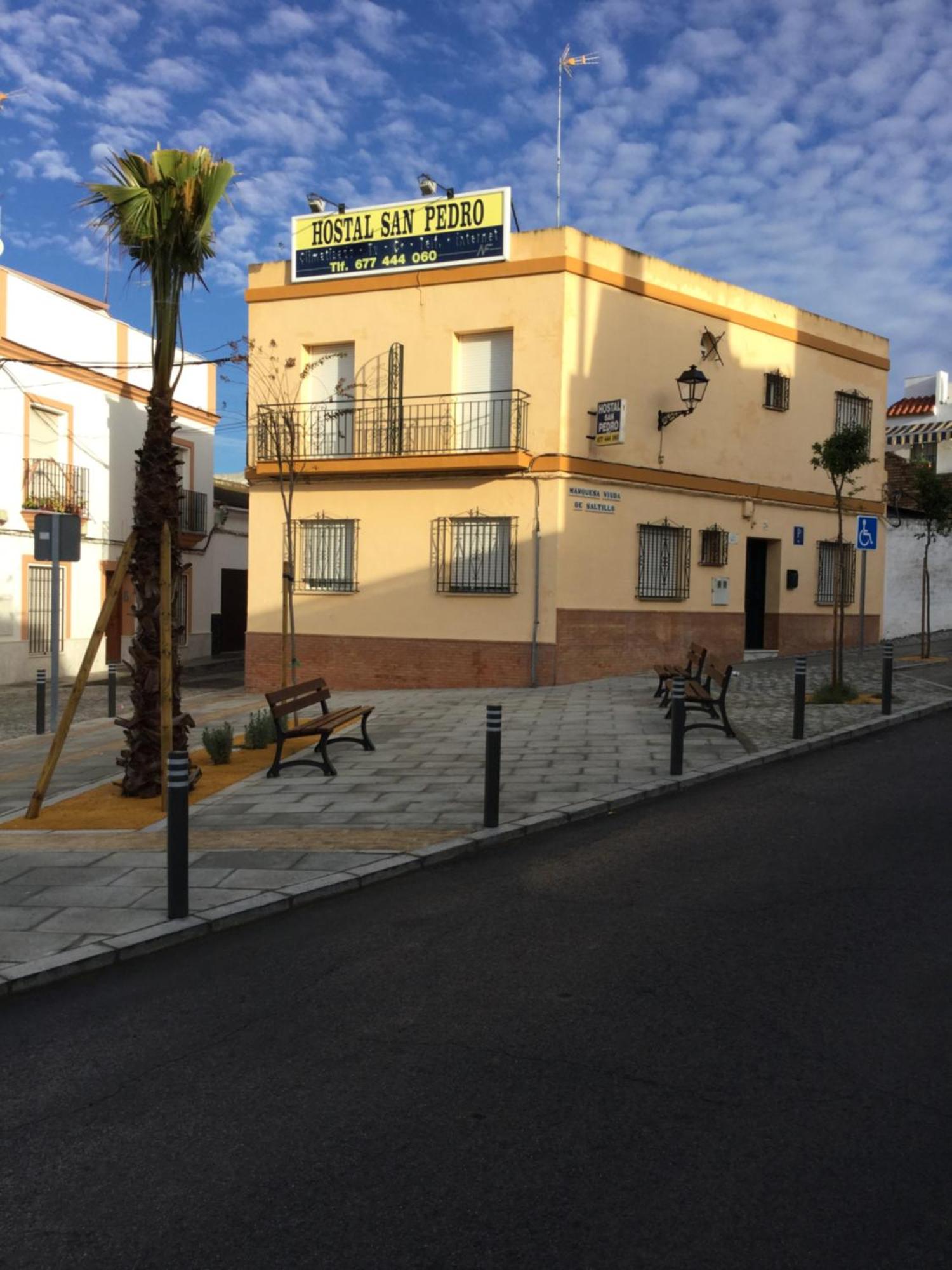 Sanlúcar la Mayor Hostal San Pedro מראה חיצוני תמונה