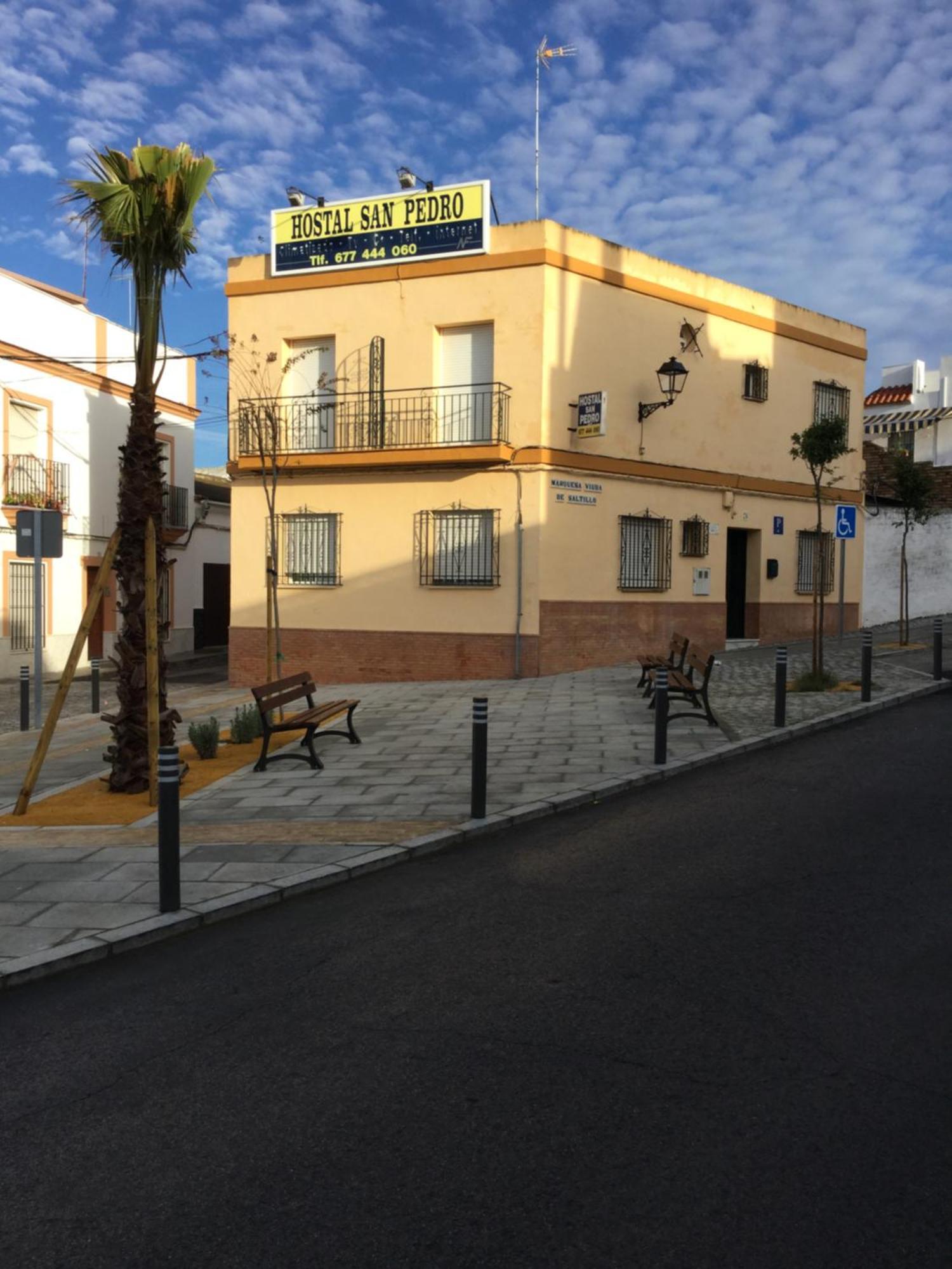 Sanlúcar la Mayor Hostal San Pedro מראה חיצוני תמונה