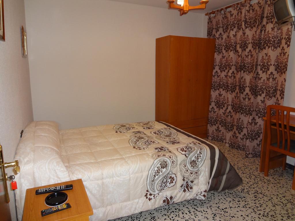Sanlúcar la Mayor Hostal San Pedro מראה חיצוני תמונה