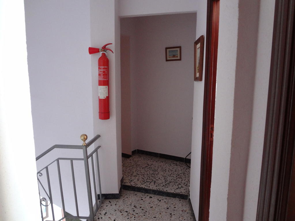 Sanlúcar la Mayor Hostal San Pedro מראה חיצוני תמונה