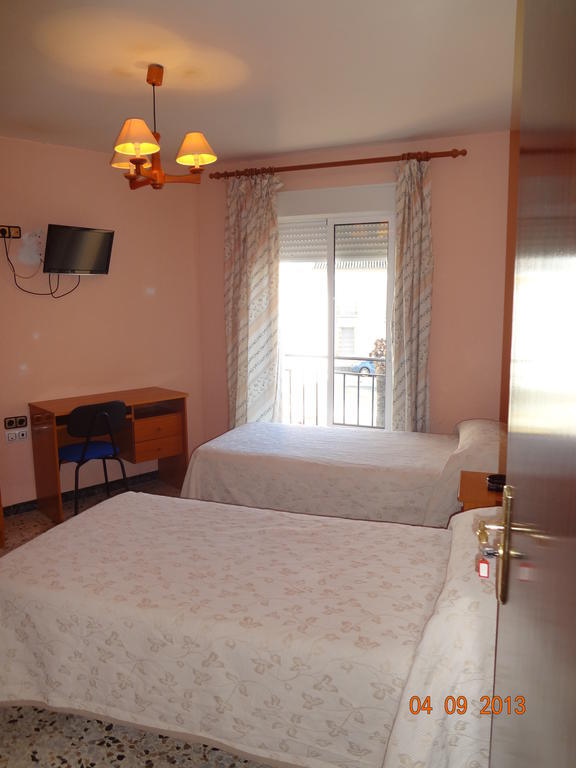 Sanlúcar la Mayor Hostal San Pedro מראה חיצוני תמונה