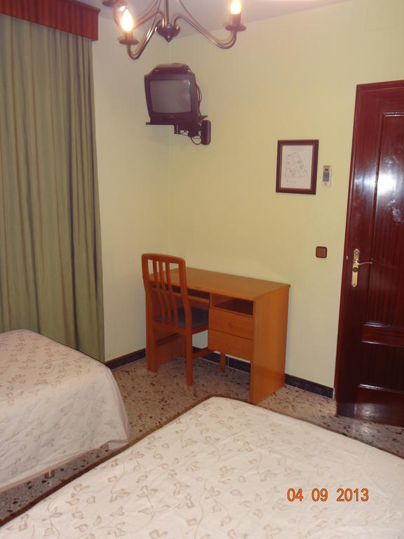 Sanlúcar la Mayor Hostal San Pedro מראה חיצוני תמונה